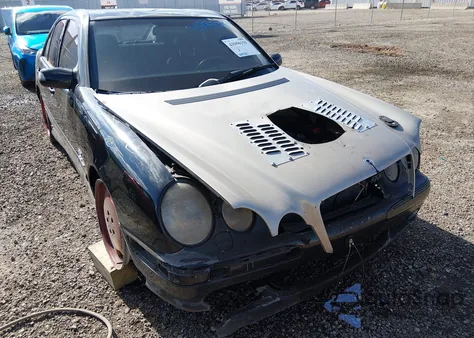 2001 Mercedes-Benz E 55 Amg z USA, uszkodzony, nr VIN WDBJF74J91B321067